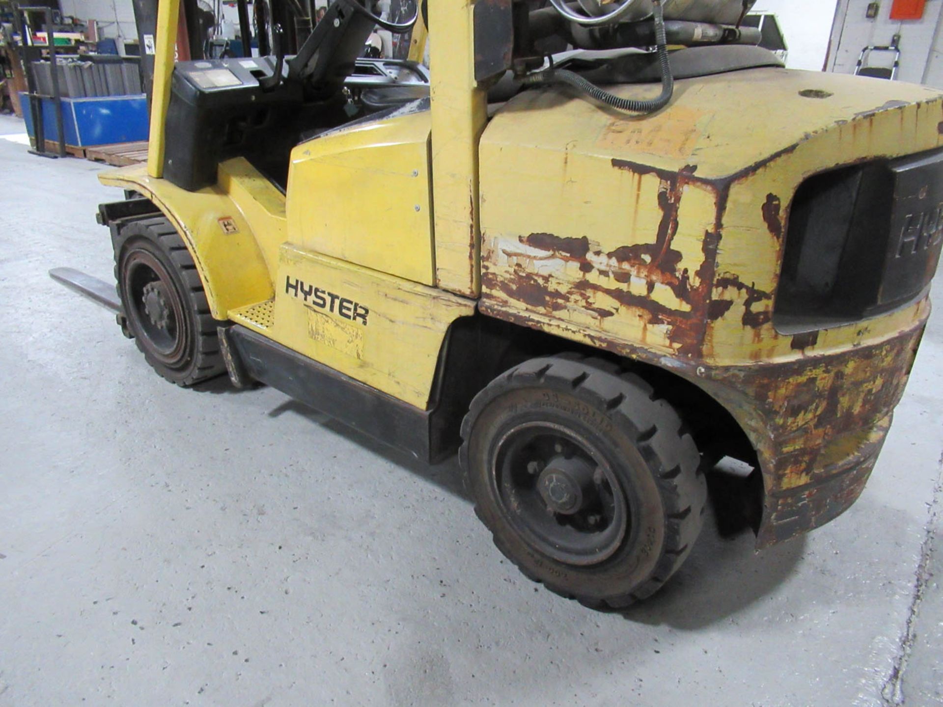 6450# HYSTER MDL. H80XM PROPANE FORKLIFT TRUCK, 122" REACH, HARD TIRES, SIDE SHIFT, S/N: - Image 6 of 9