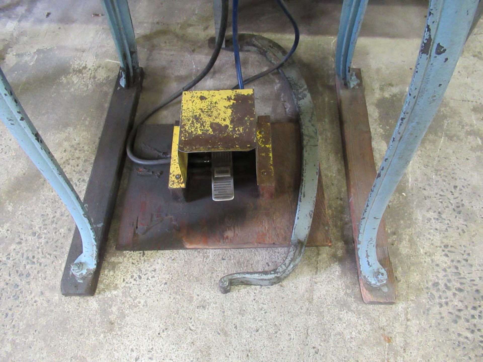 #2 PNEUMATIC KICK PRESS, WITH KICK PEDAL TO CONVERT TO MANUAL - Image 3 of 3