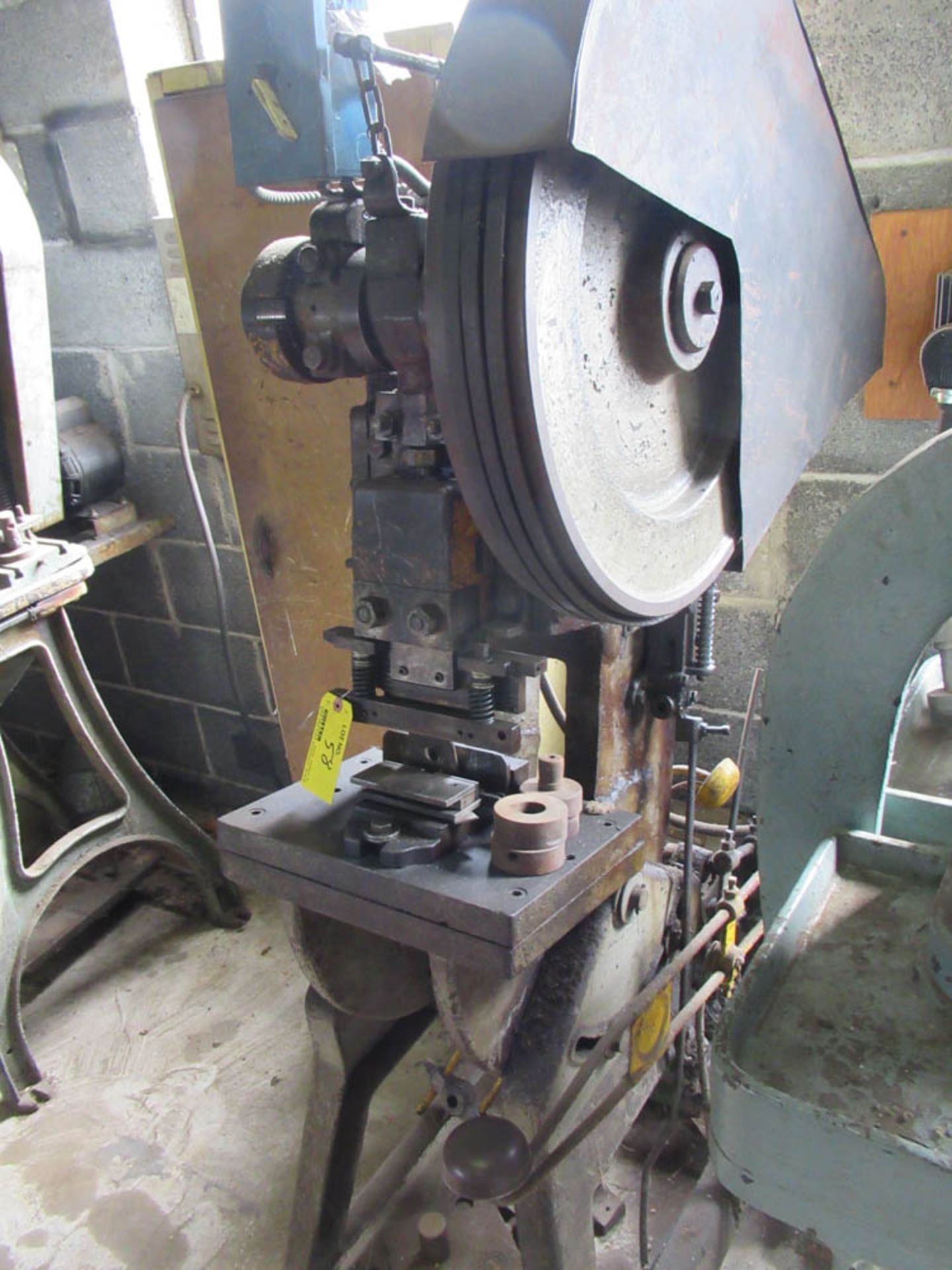 10-TON PRESS-RITE #1 OBI FLYWHEEL TYPE PUNCH PRESS, MECHANICAL CLUTCH, CRACKED FRAME - Image 5 of 5