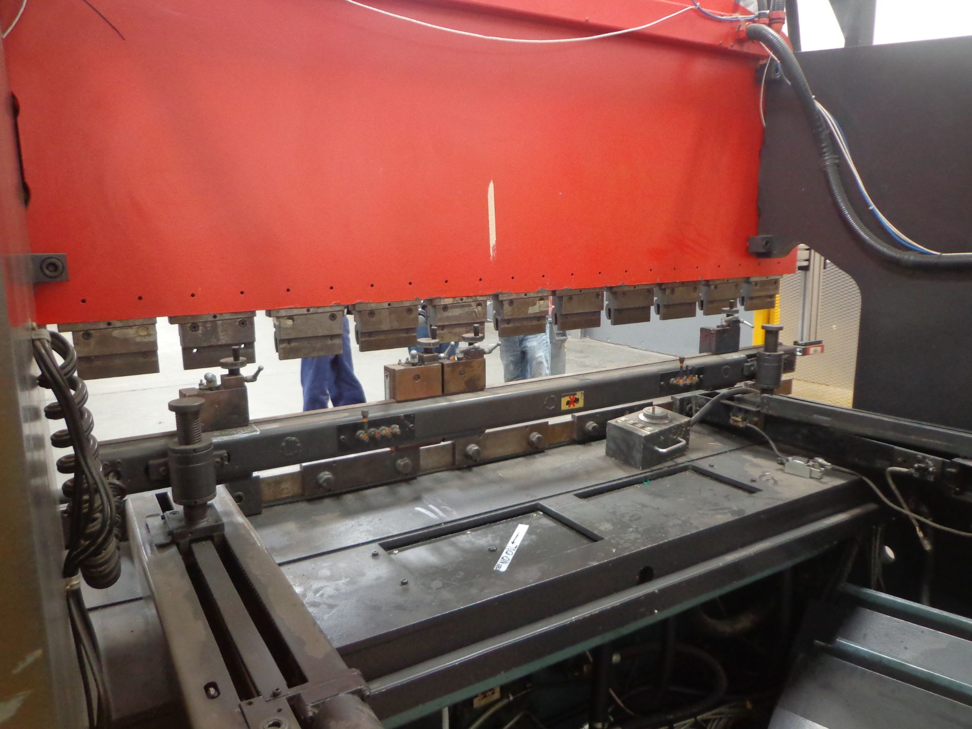 AMADA MDL. RG100S 8' PRESS BRAKE, AMADA CONTROL, 100 TON CAPACITY, LASER PRESS BRAKE GUARD, S/N: 10 - Image 6 of 9