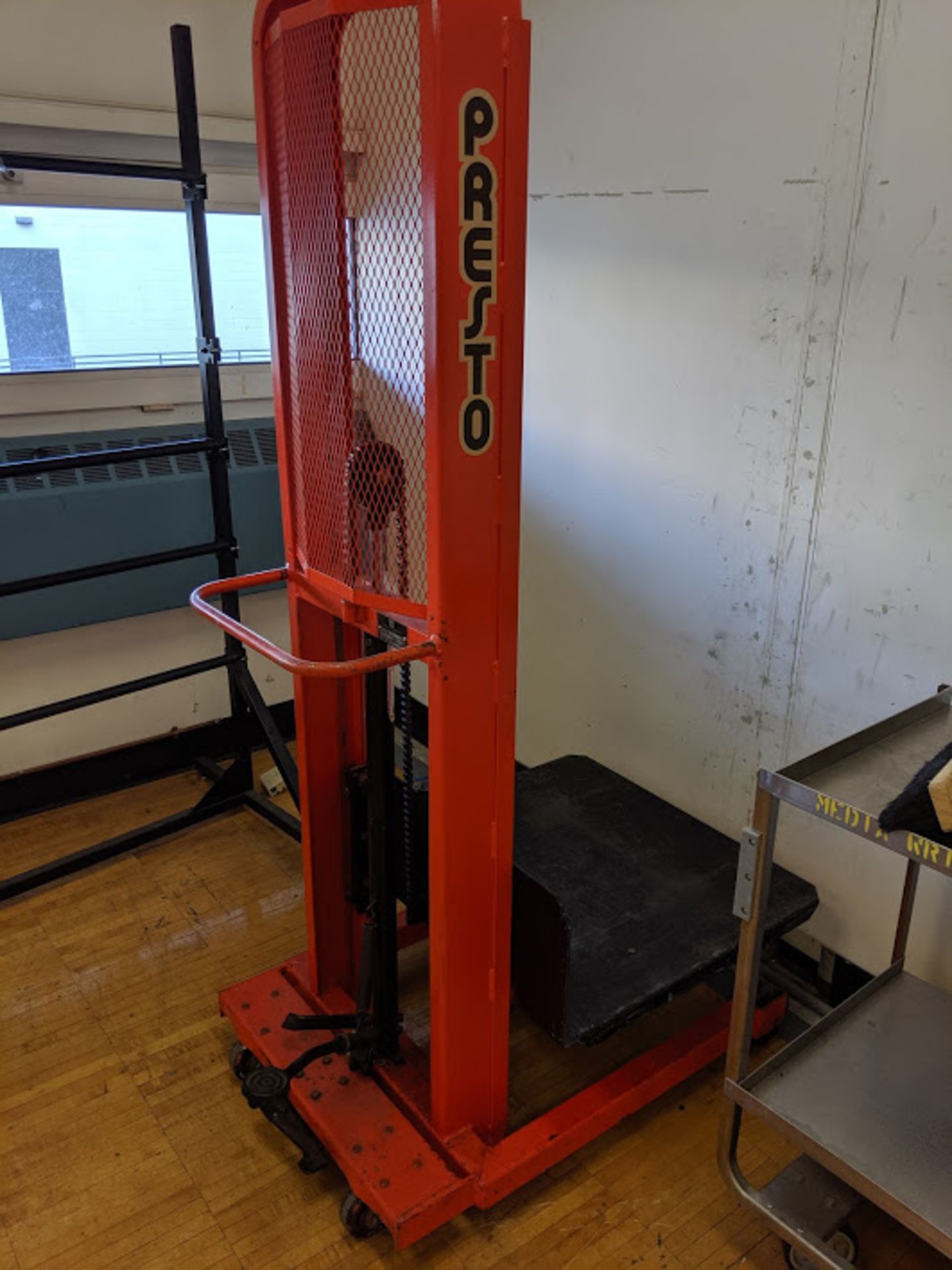 PRESTO MDL. M366 LIFT, 1000# CAPACITY, 30" X 32" PLATFORM, S/N: 39984 [LOCATED AT 130 SALT POINT