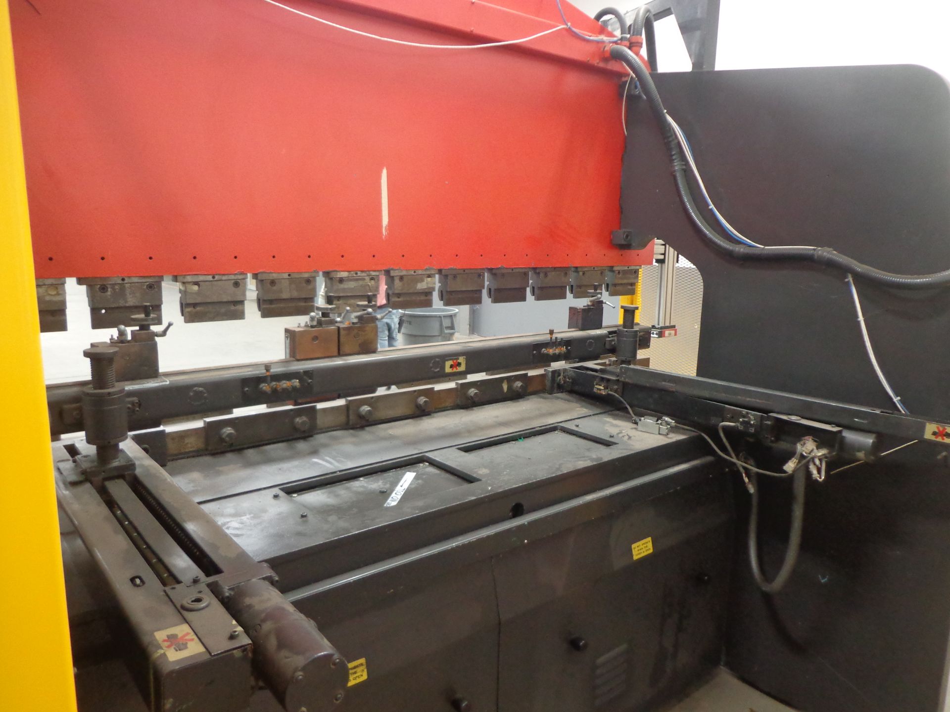 AMADA MDL. RG100S 8' PRESS BRAKE, AMADA CONTROL, 100 TON CAPACITY, LASER PRESS BRAKE GUARD, S/N: 10 - Image 5 of 9