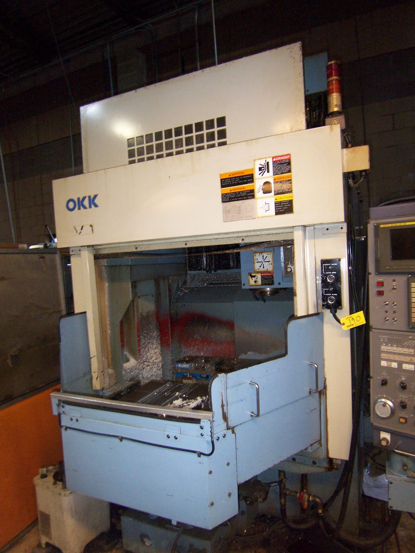 OKK MDL. V1 VERTICAL MACHINING CENTER, WITH 16" X 19-1/2" DUAL PALLETS, 20-POSITION AUTOMATIC TOOL - Image 3 of 5