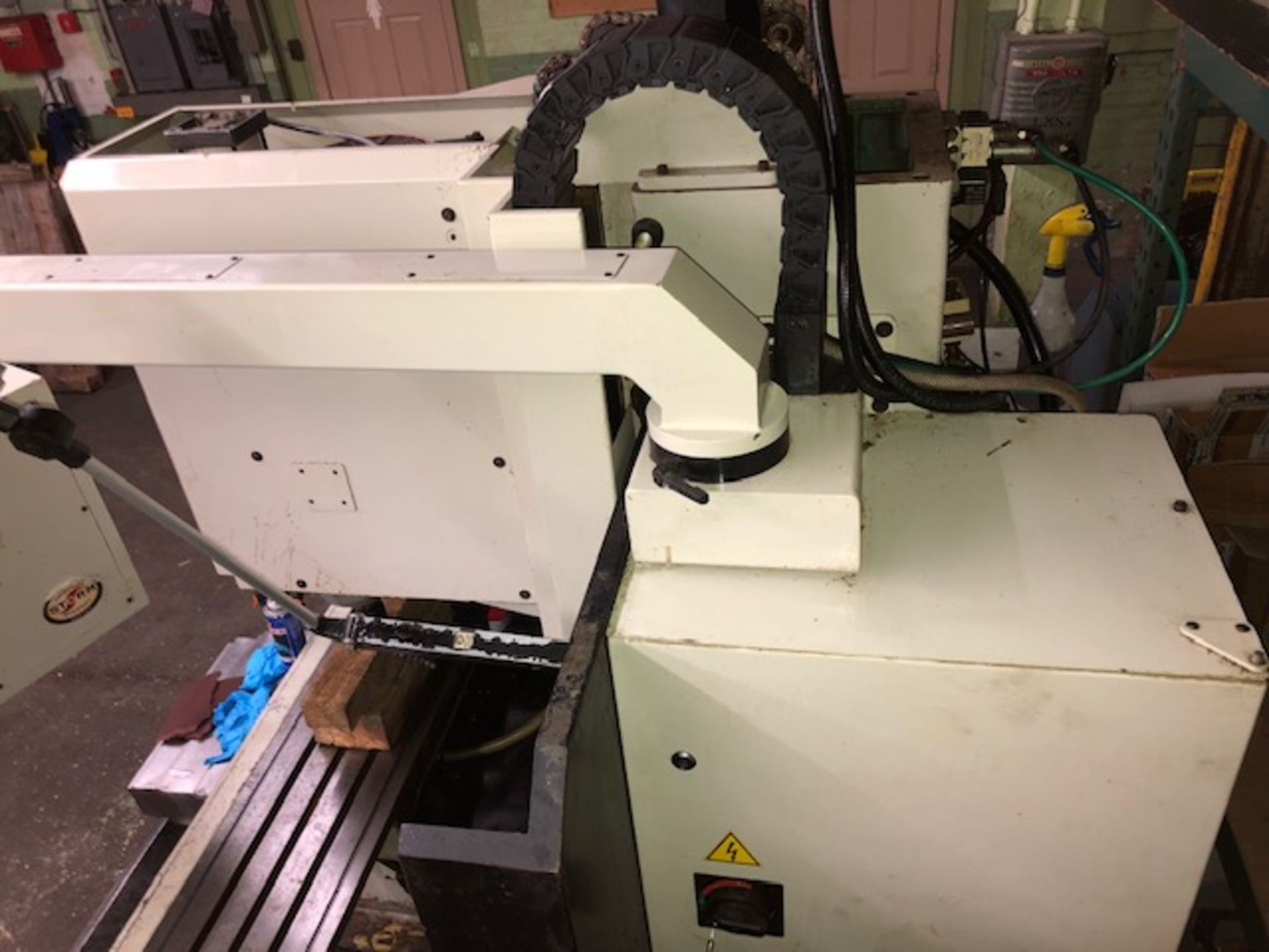 KENT USA MDL. TW-32-MV CNC BED MILL, FANUC 3-AXIS O-MD CONTROL - Image 21 of 30