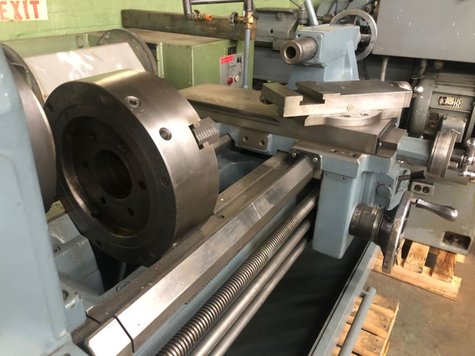 WEBB MDL. 17CX40 "HWACHEON" 17" / 25-9/16" X 40" INCH / METRIC GEARED HEAD ENGINE GAP LATHE - Image 7 of 12