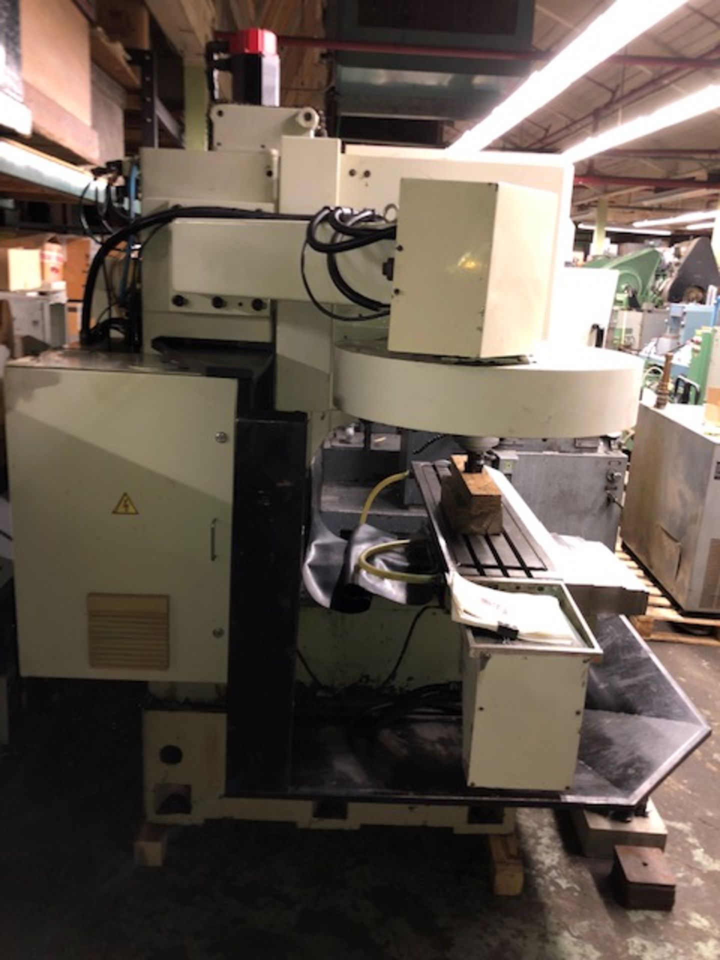 KENT USA MDL. TW-32-MV CNC BED MILL, FANUC 3-AXIS O-MD CONTROL - Image 17 of 30