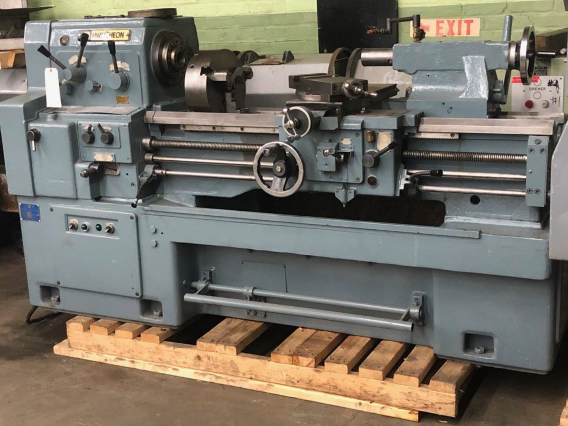 WEBB MDL. 17CX40 "HWACHEON" 17" / 25-9/16" X 40" INCH / METRIC GEARED HEAD ENGINE GAP LATHE - Image 2 of 12