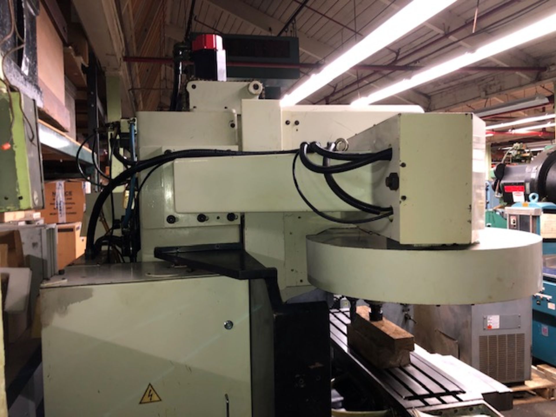 KENT USA MDL. TW-32-MV CNC BED MILL, FANUC 3-AXIS O-MD CONTROL - Image 19 of 30