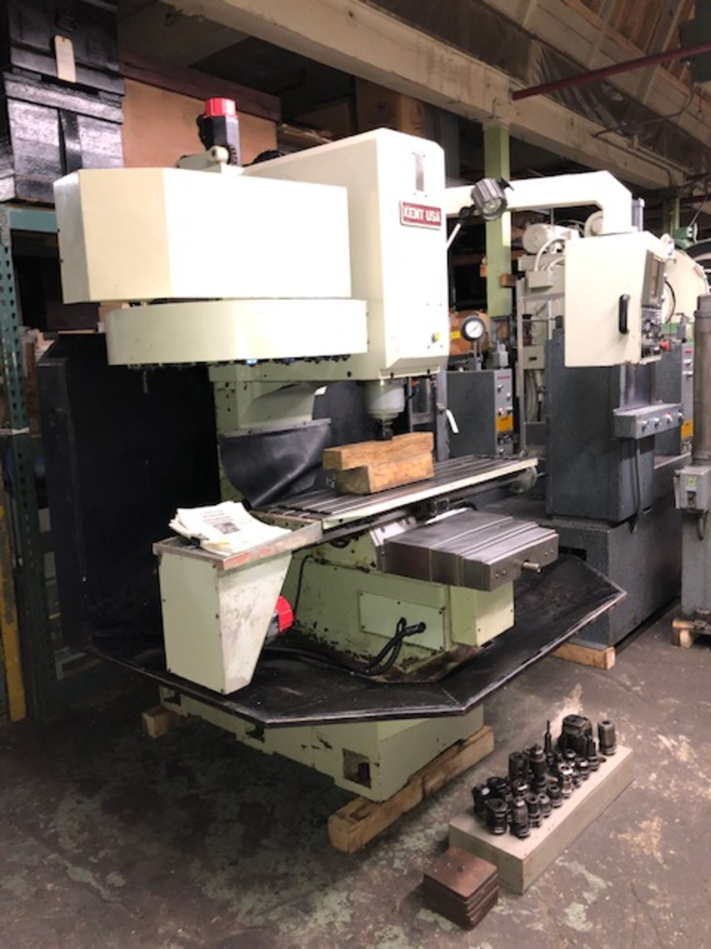 KENT USA MDL. TW-32-MV CNC BED MILL, FANUC 3-AXIS O-MD CONTROL - Image 4 of 30