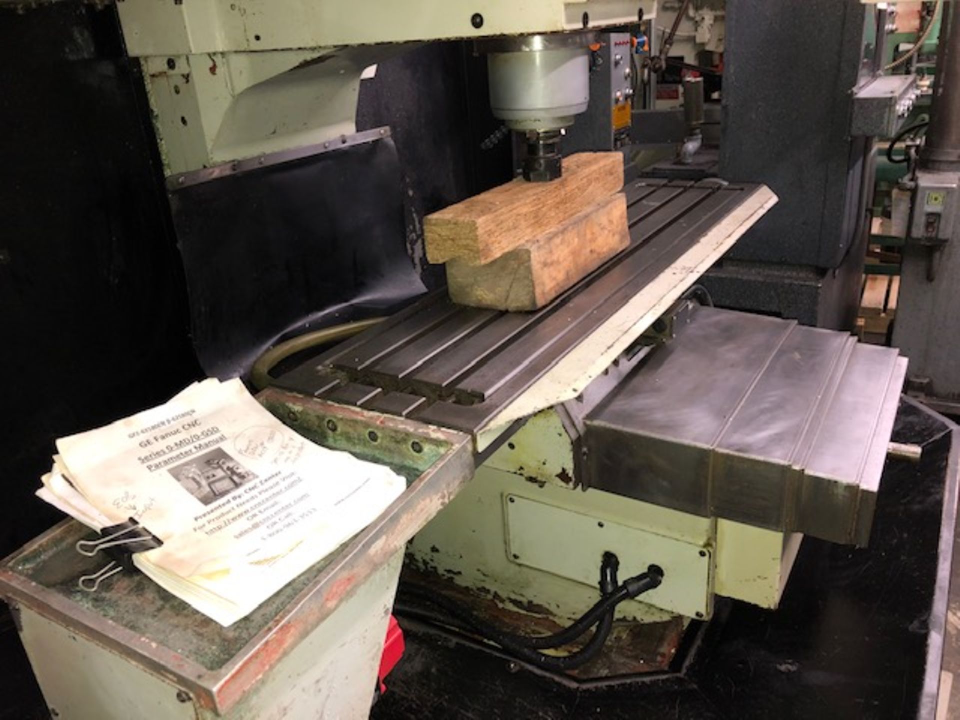 KENT USA MDL. TW-32-MV CNC BED MILL, FANUC 3-AXIS O-MD CONTROL - Image 14 of 30