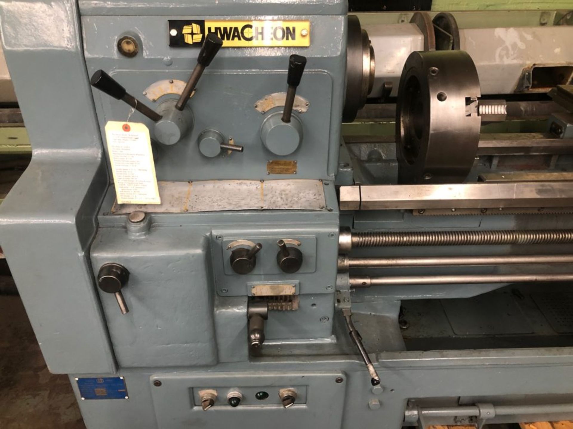 WEBB MDL. 17CX40 "HWACHEON" 17" / 25-9/16" X 40" INCH / METRIC GEARED HEAD ENGINE GAP LATHE - Image 4 of 12