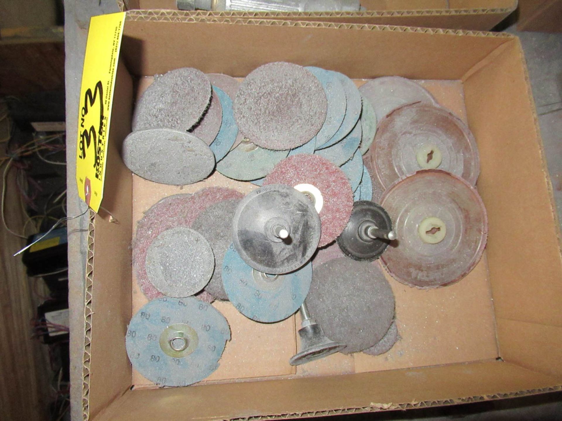 LOT OF ASSORTED SANDING DISCS