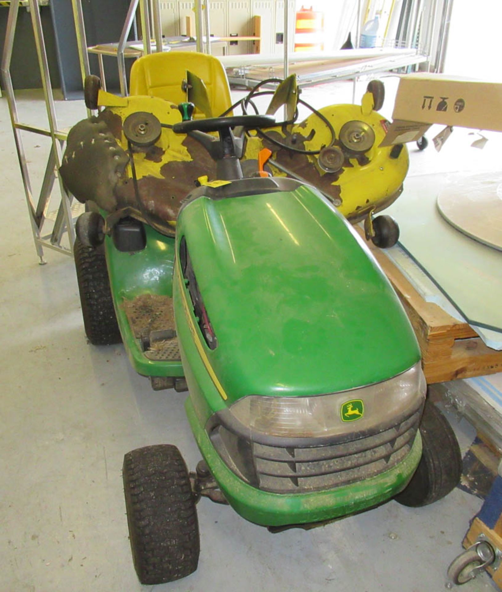 JOHN DEERE "100 SERIES" MDL. LA145 GAS LAWN MOWER