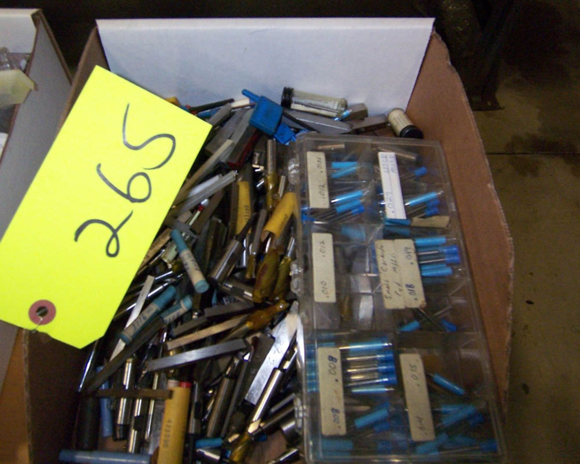 LOT OF ASSORTED CUTTING BITS