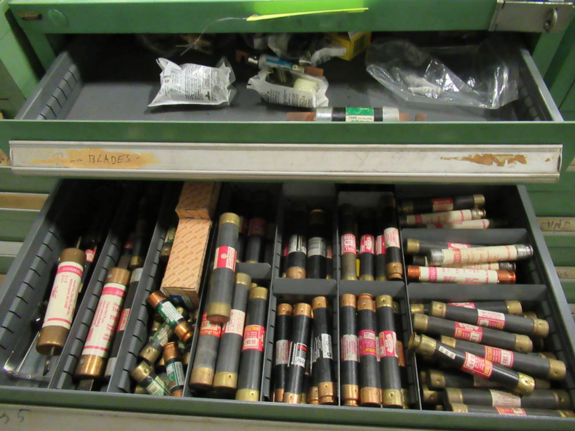 VIDMAR TOOL STORAGE CABINET & CONTENTS - Image 2 of 6