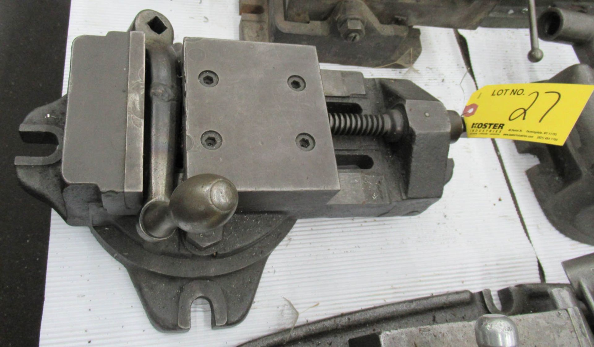 5- 1/4" SWIVEL BASE MILLING VISE