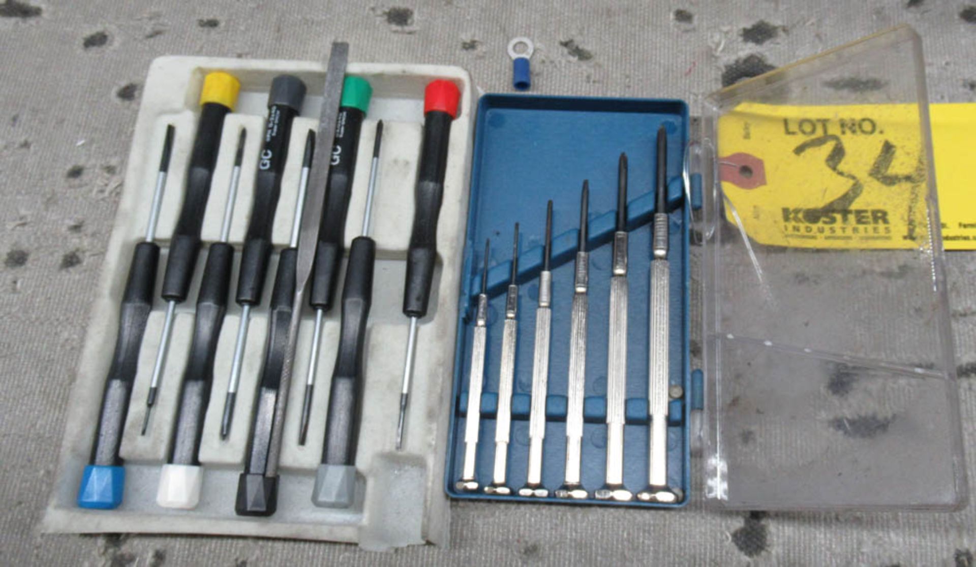 ASSORTED SMALL SCREWDRIVERS