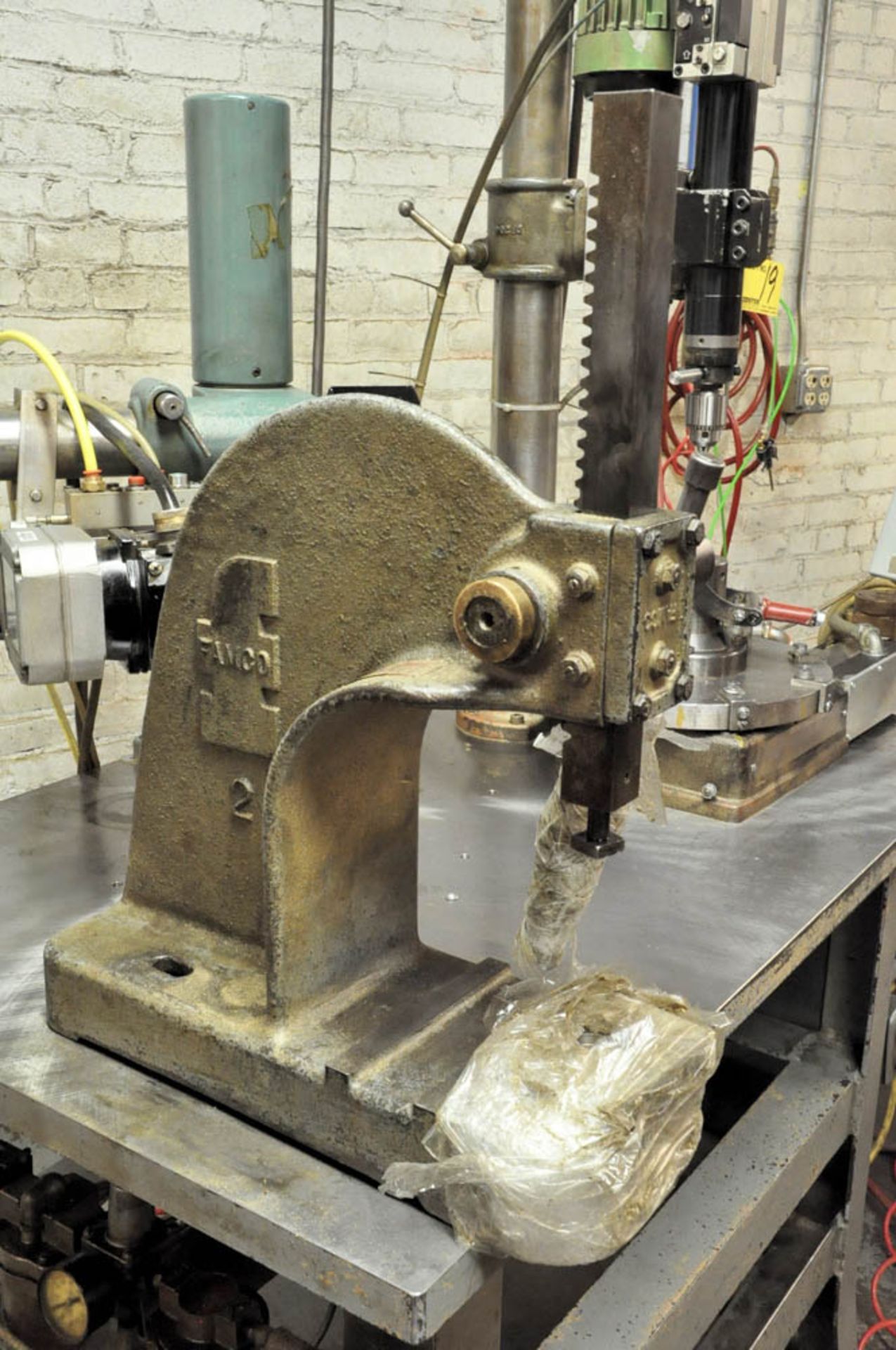 CUSTOM FABRICATED 2-HEAD SINGLE STATION DRILLING OPERATION, WITH DESOUTTER DRILL HEADS, PUSH - Image 4 of 4