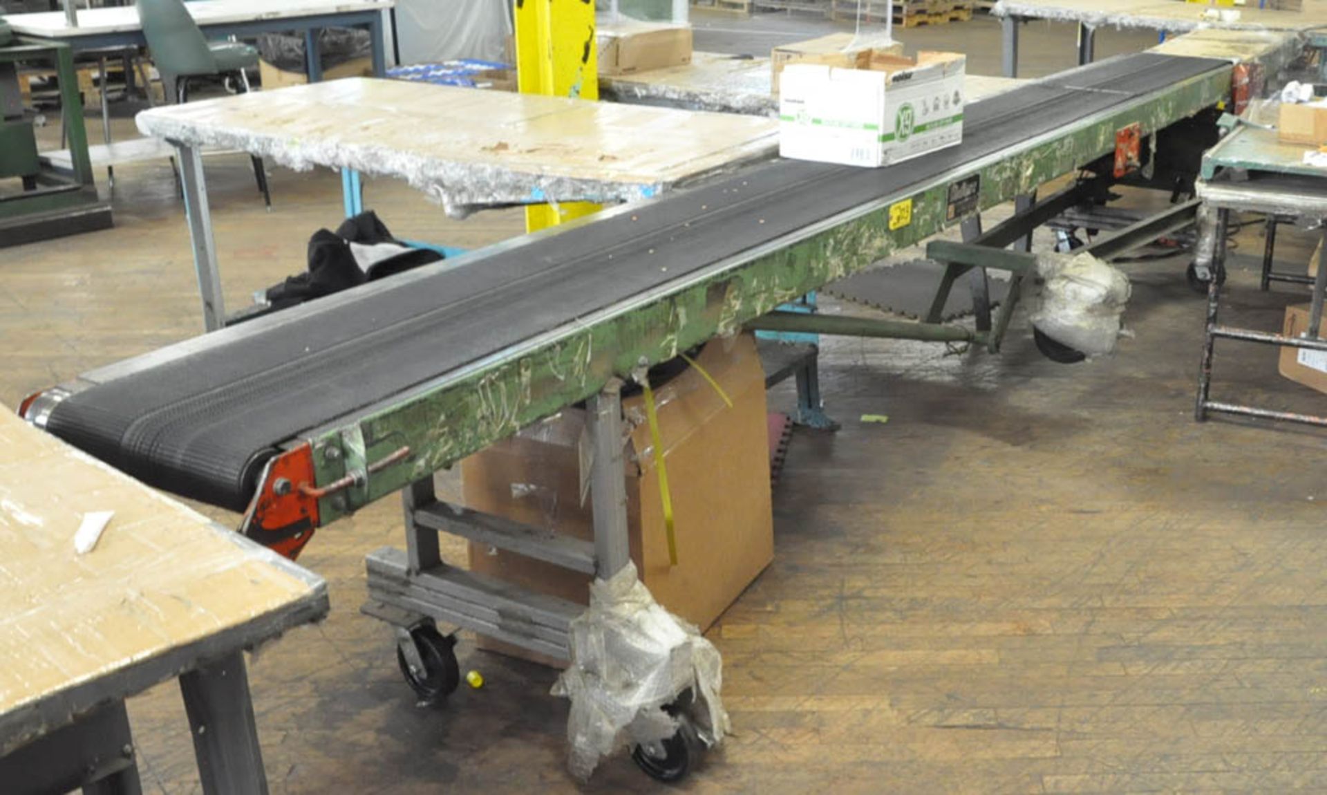 MATHEWS 15" X 16' MOTORIZED RUBBER BELT CONVEYOR, WITH 15" X 48" STATIONARY FEED/DISCHARGE SECTION