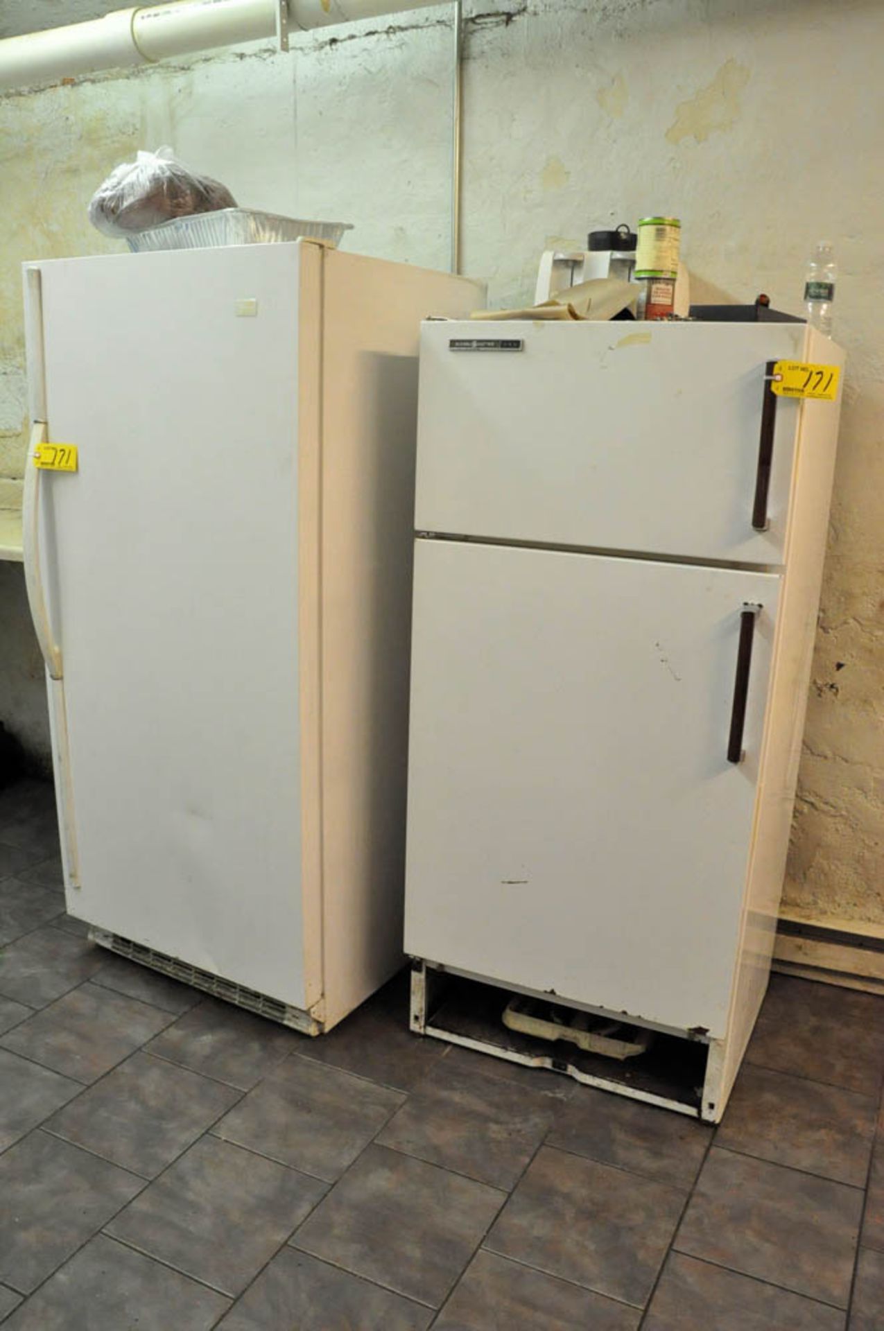 (1) GE AND WHIRLPOOL REFRIGERATORS