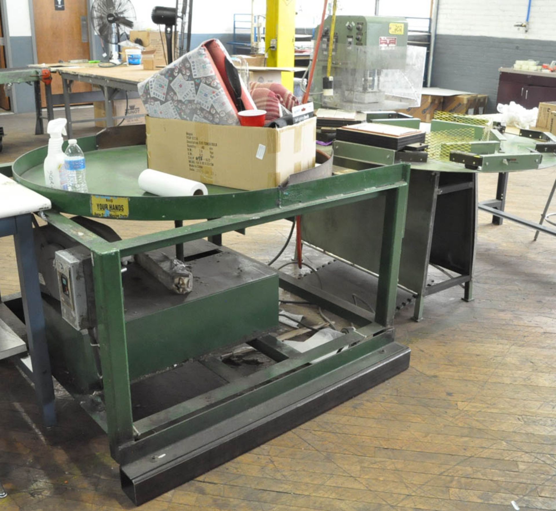 VISUAL THERMOFORMING LTD TYPE DS 6, 6-STATION INDEXING THERMOFORMING MACHINE, S/N:FA1402, WITH 48"