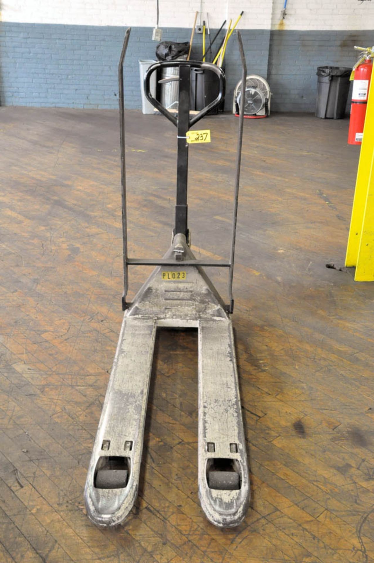 APPROXIMATELY 5,000-LBS. CAPACITY HYDRAULIC PALLET JACK