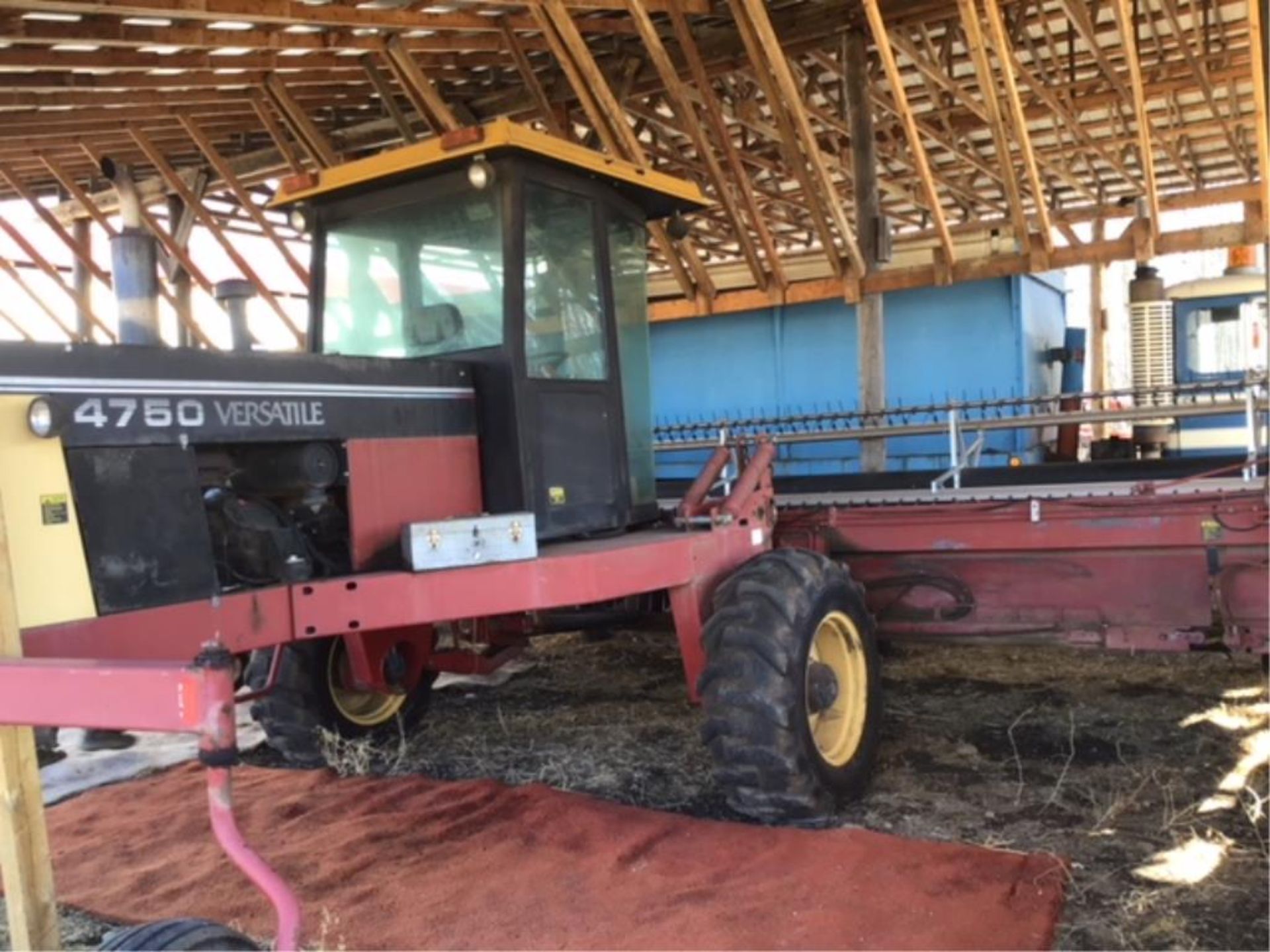 1988 Versatile 4750 22ft Diesel Swather 1434hrs, 4022 Header, U-ll Pickup Reel, New Alt & Battery - Image 4 of 8