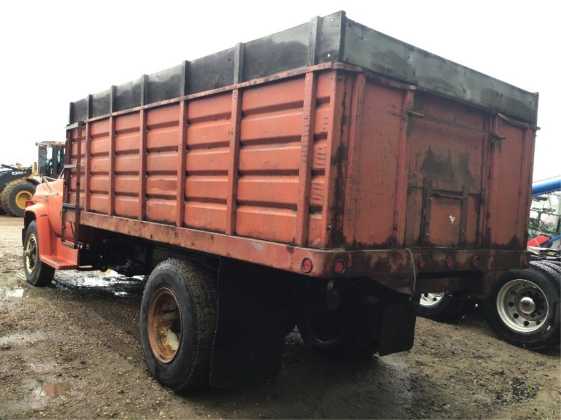 Chevy C60 S/A Grain Truck VIN CCE625V148498 10spd Trans, Steel Box & Hoist - Image 4 of 11