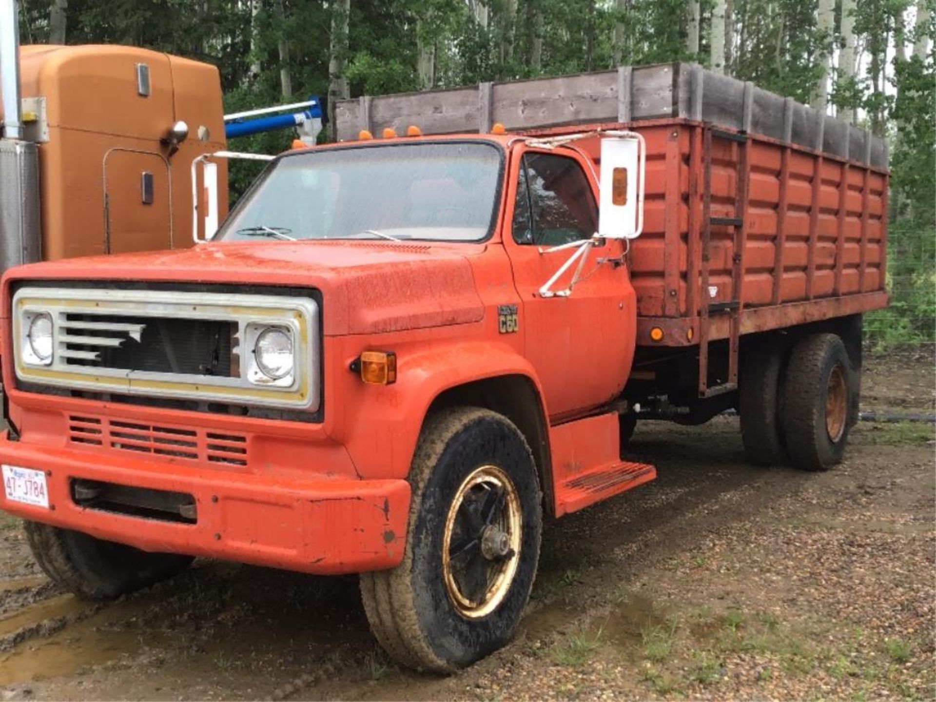 Chevy C60 S/A Grain Truck VIN CCE625V148498 10spd Trans, Steel Box & Hoist