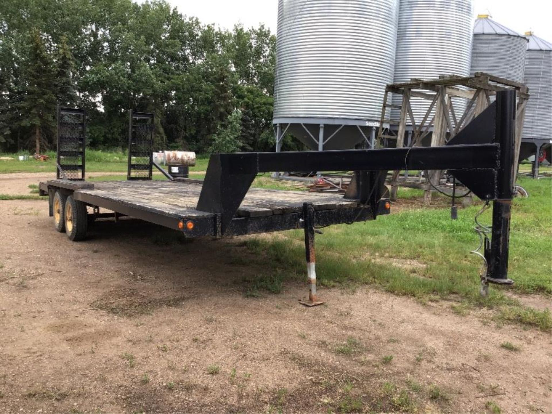 T/A Gooseneck Trailer VIN 2ATB12094BU108304 Flip Up Ramps. VIN 2ATB12094BU108304 Flip Up Ramps. - Image 3 of 10