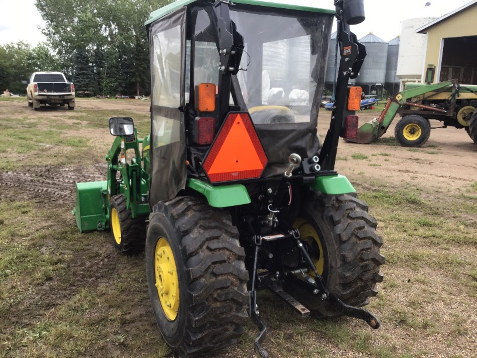 2016 John Deere 2032R HST MFWD Tractor s/n 1LV2032RLEH114076 345hrs, 3pt, 540PTO, 14-17.5rr, 23×8. - Image 4 of 11