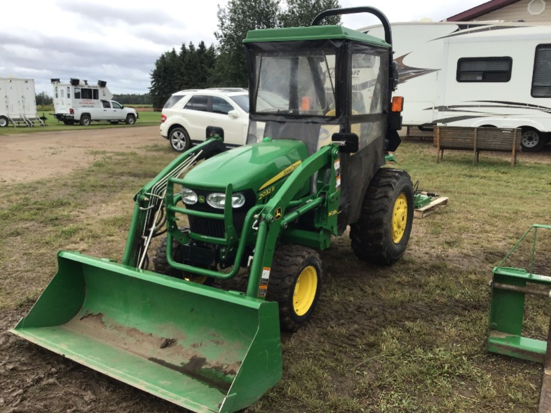 2016 John Deere 2032R HST MFWD Tractor s/n 1LV2032RLEH114076 345hrs, 3pt, 540PTO, 14-17.5rr, 23×8.