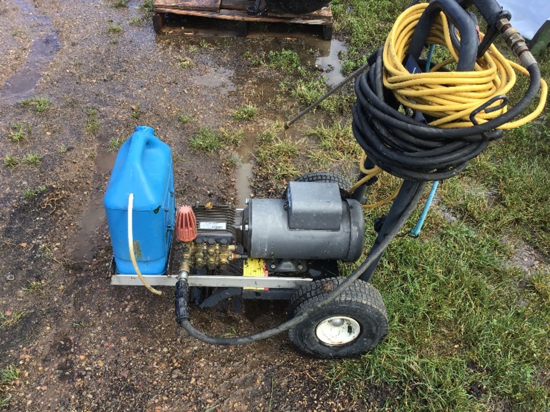 3hp 220V Electric Pressure Washer - Image 2 of 3