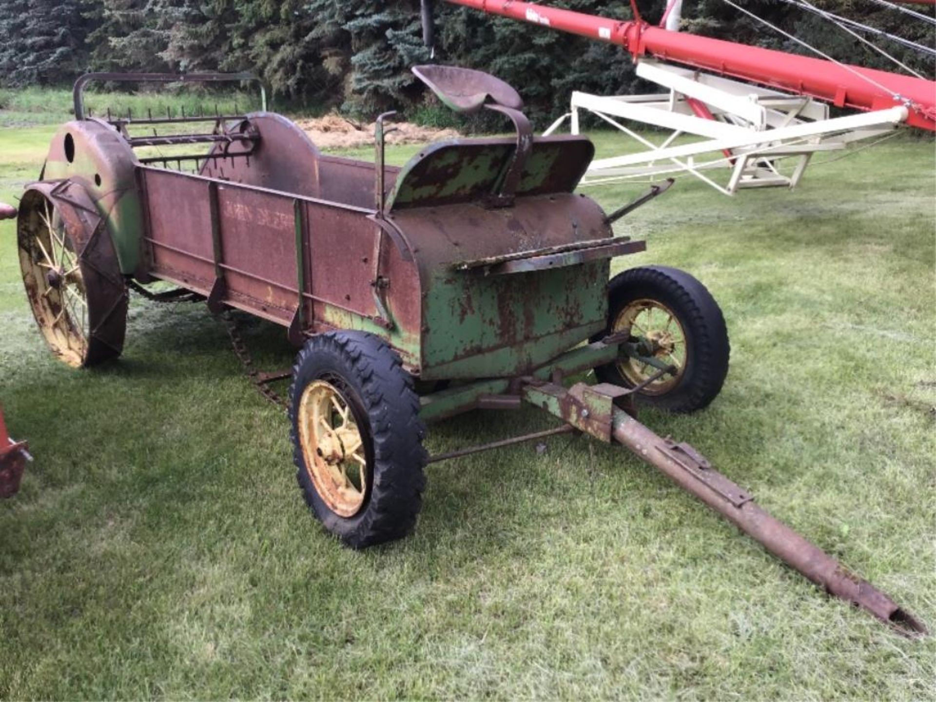 Antique John Deere Manure Spreader - Image 2 of 4