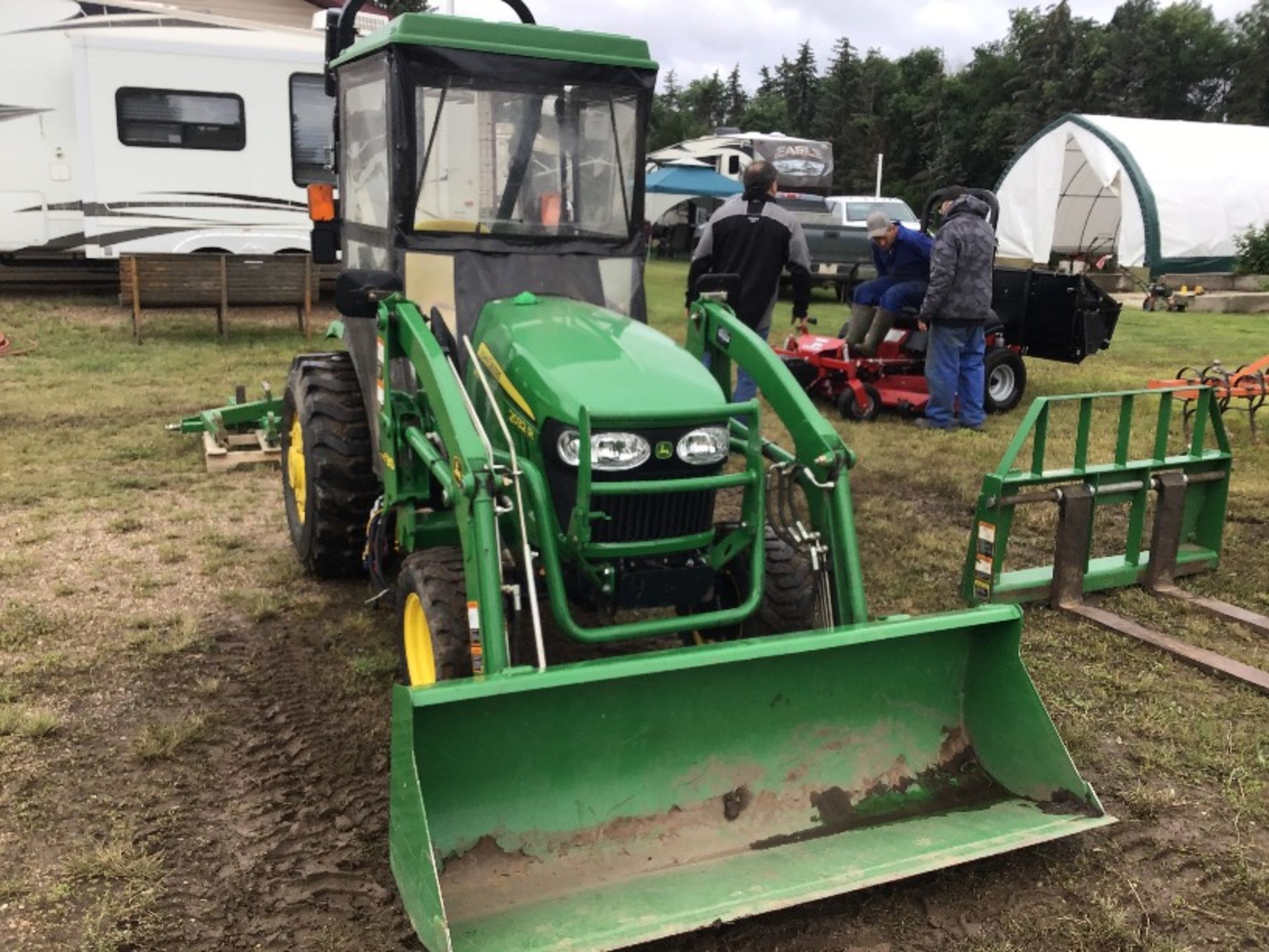 2016 John Deere 2032R HST MFWD Tractor s/n 1LV2032RLEH114076 345hrs, 3pt, 540PTO, 14-17.5rr, 23×8. - Image 2 of 11