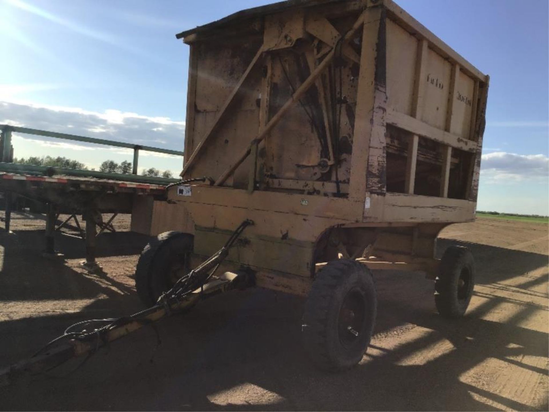 Field Queen Silage Wagon - Image 2 of 2