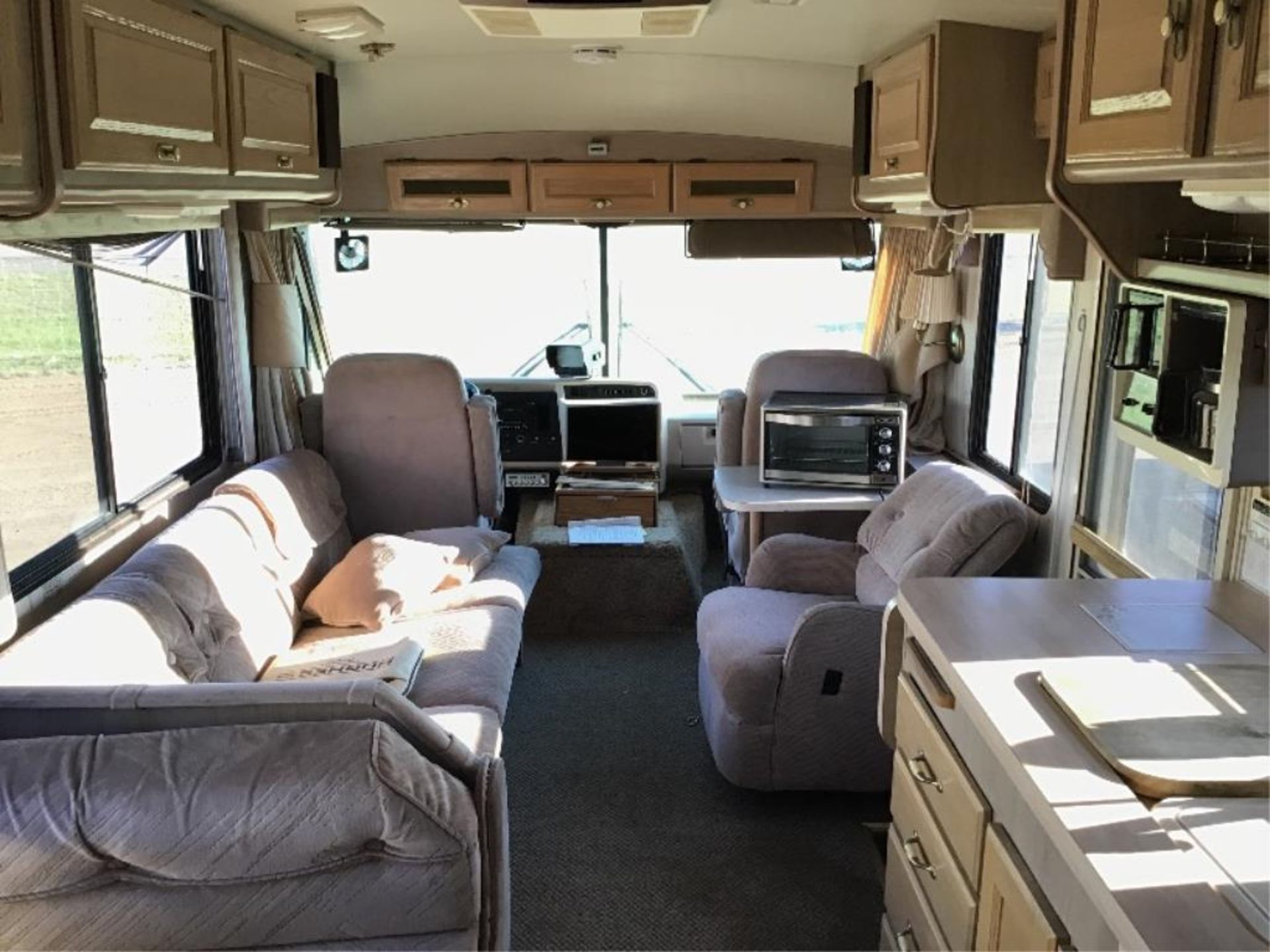 1990 Southwind Chevy 36ft Motorhome - Image 9 of 16
