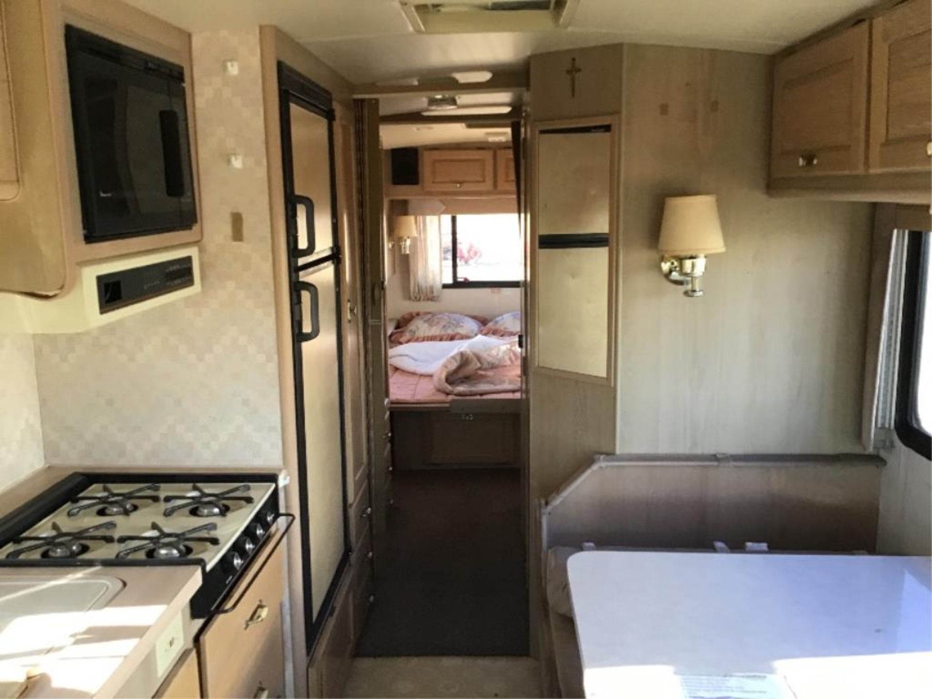 1990 Southwind Chevy 36ft Motorhome - Image 6 of 16