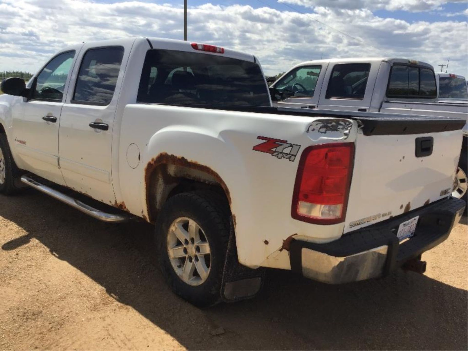 2007 GMC Crew Cab S/B Z71 4x4 Pickup - Image 3 of 13