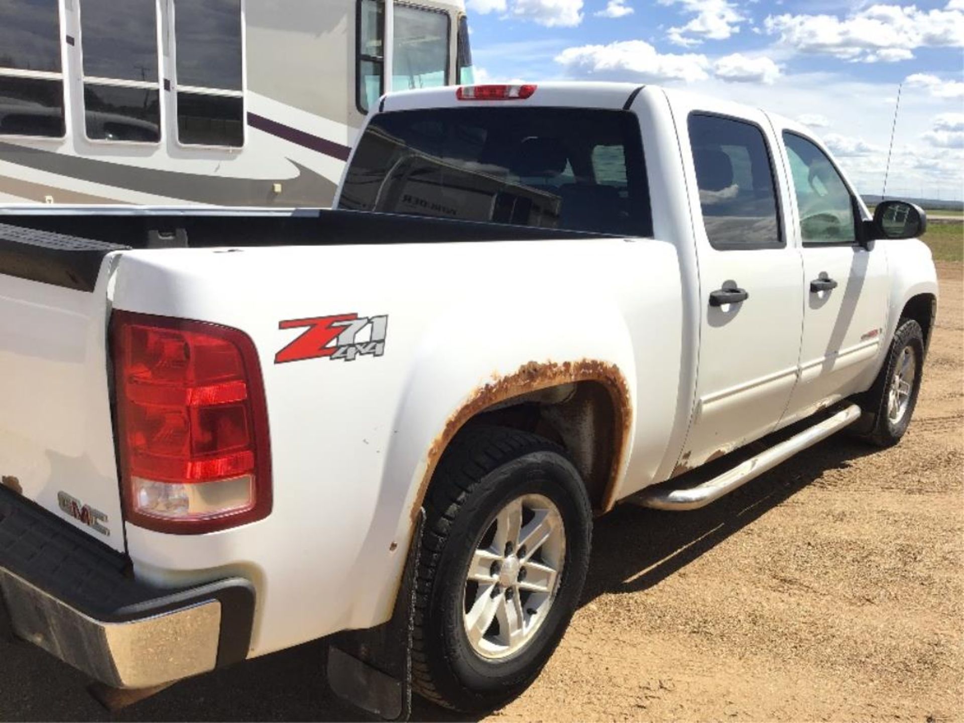 2007 GMC Crew Cab S/B Z71 4x4 Pickup - Image 4 of 13