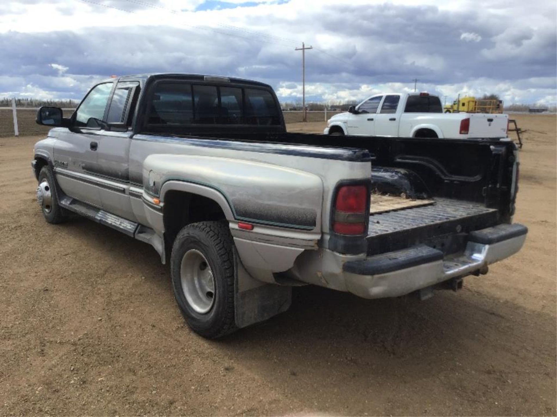 1996 Ram 3500 Laramie SLT Dually Ext/Cab Pickup - Image 4 of 8