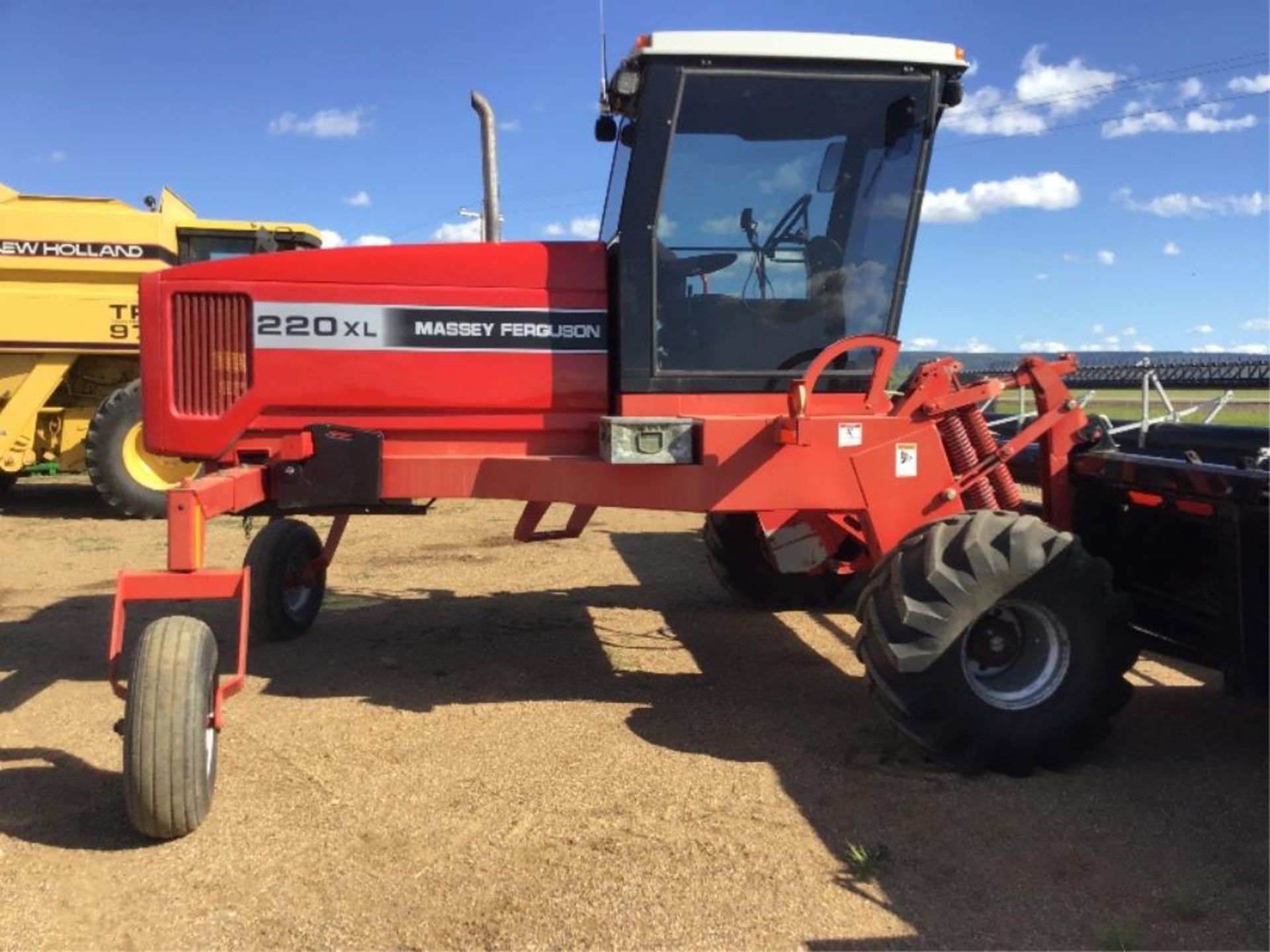 2002 Massey Ferguson 220XL 30Ft Swather 1507hrs 4.2 Perkins Eng, 5000 Series Header, Rear Weights, - Image 14 of 32