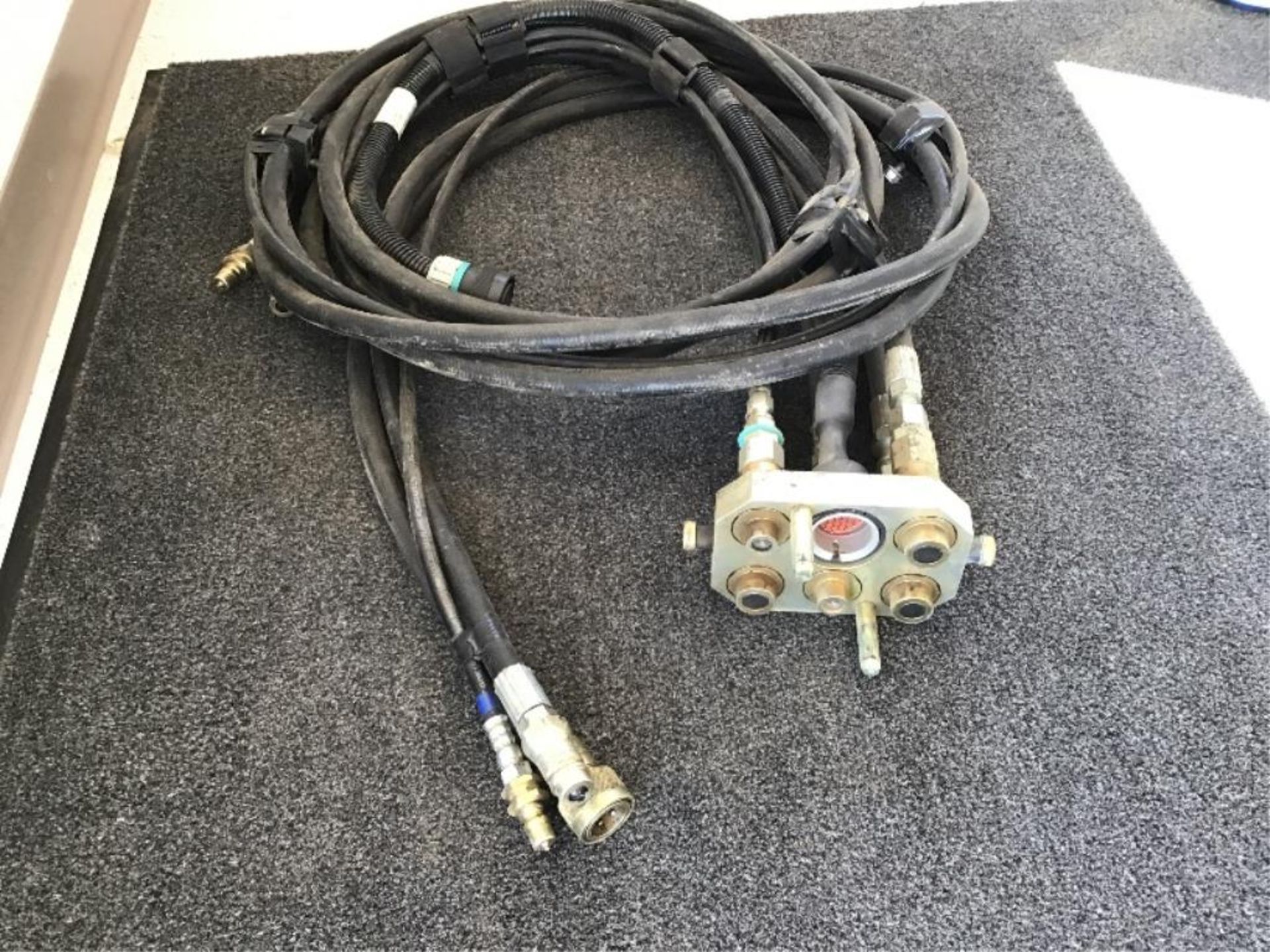 Hyd Quick Coupler Adapter Unit for STR Cut Header c/w Hoses & Wires. Lot #s' 16 & 17 Selling on