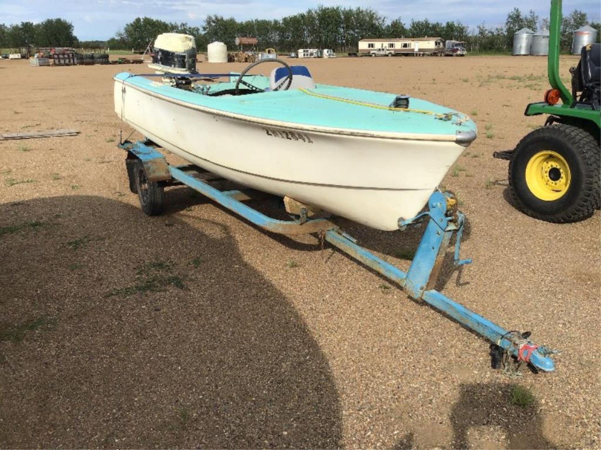 13.5ft Fibreglass Boat c/w 65hp 350 Merc Kicker & Trailer. Kicker is in good running order. No VIN - Image 2 of 7