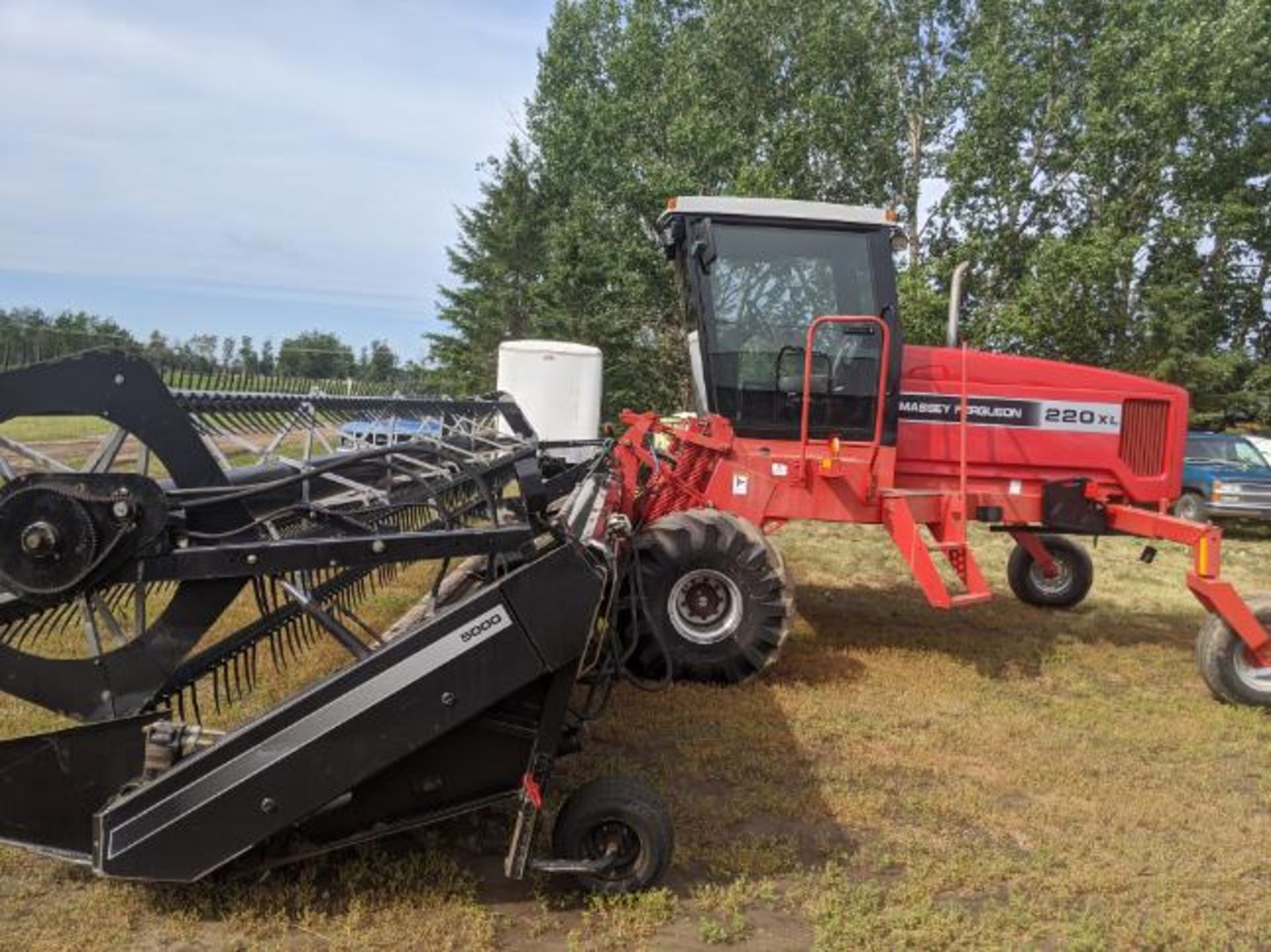 2002 Massey Ferguson 220XL 30Ft Swather 1507hrs 4.2 Perkins Eng, 5000 Series Header, Rear Weights, - Image 7 of 32