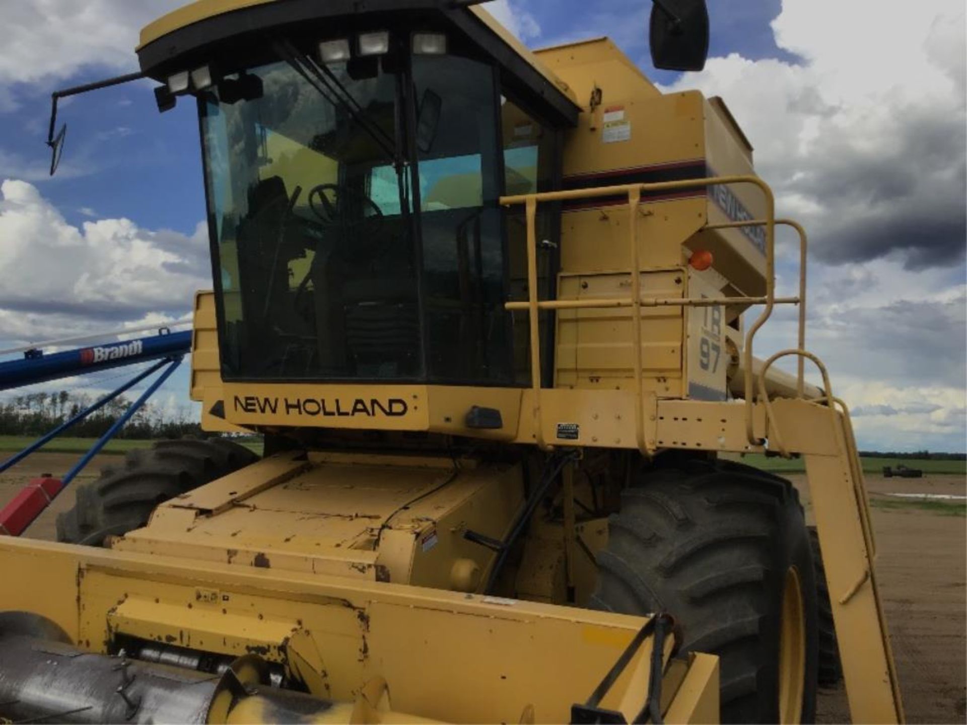 1994 New Holland TR97 Combine 30.5L-32fr, 14.9-24rr, 2147 Threshing hrs, 3005 Eng hrs, A/C Cab, 13Ft - Image 22 of 22