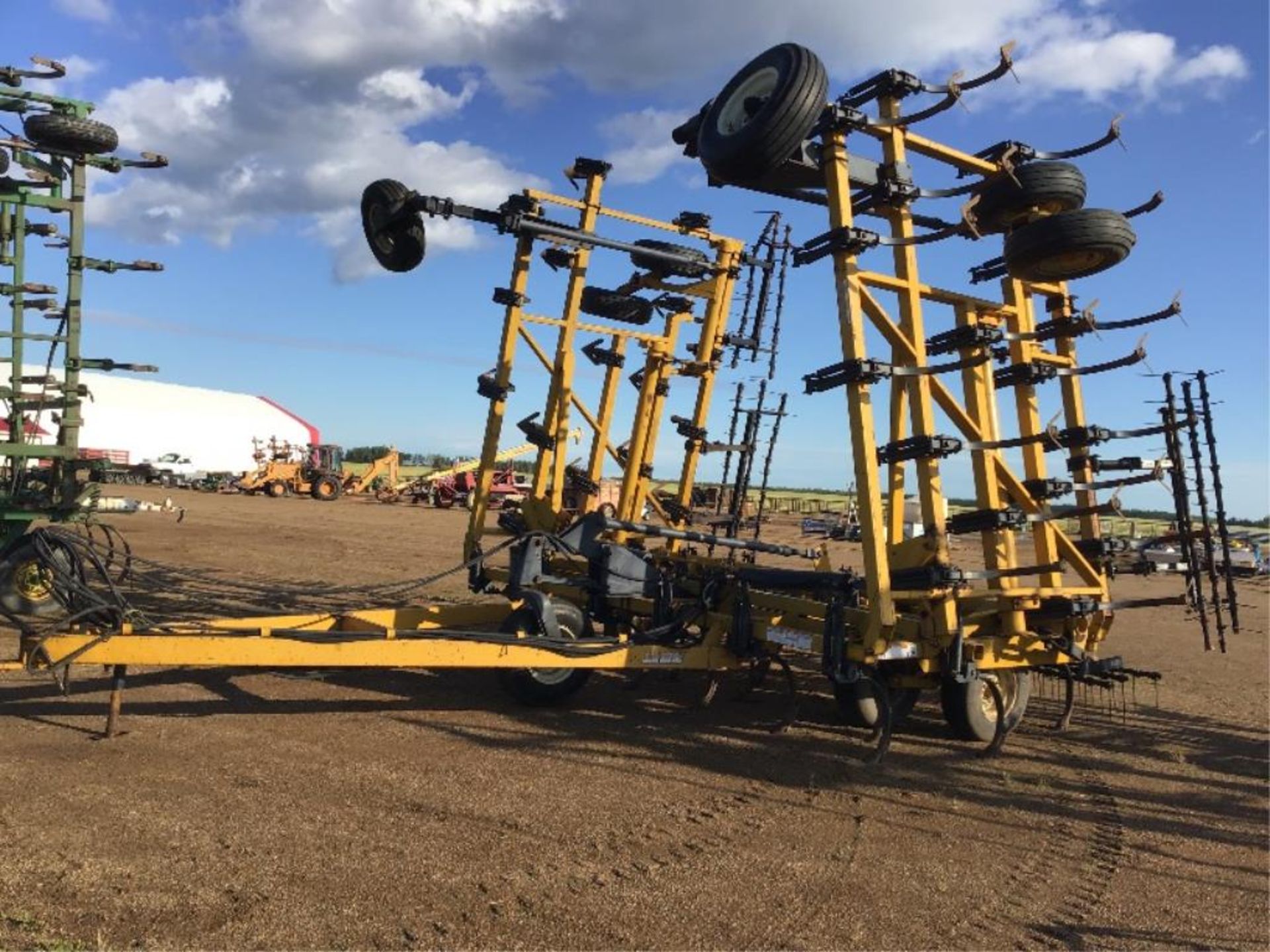 3500 Ezee-On 40ft Cultivator 8in Spacing, Floating Hitch, Mounted Tine Harrows, Hyd Lines at Rear - Image 2 of 8