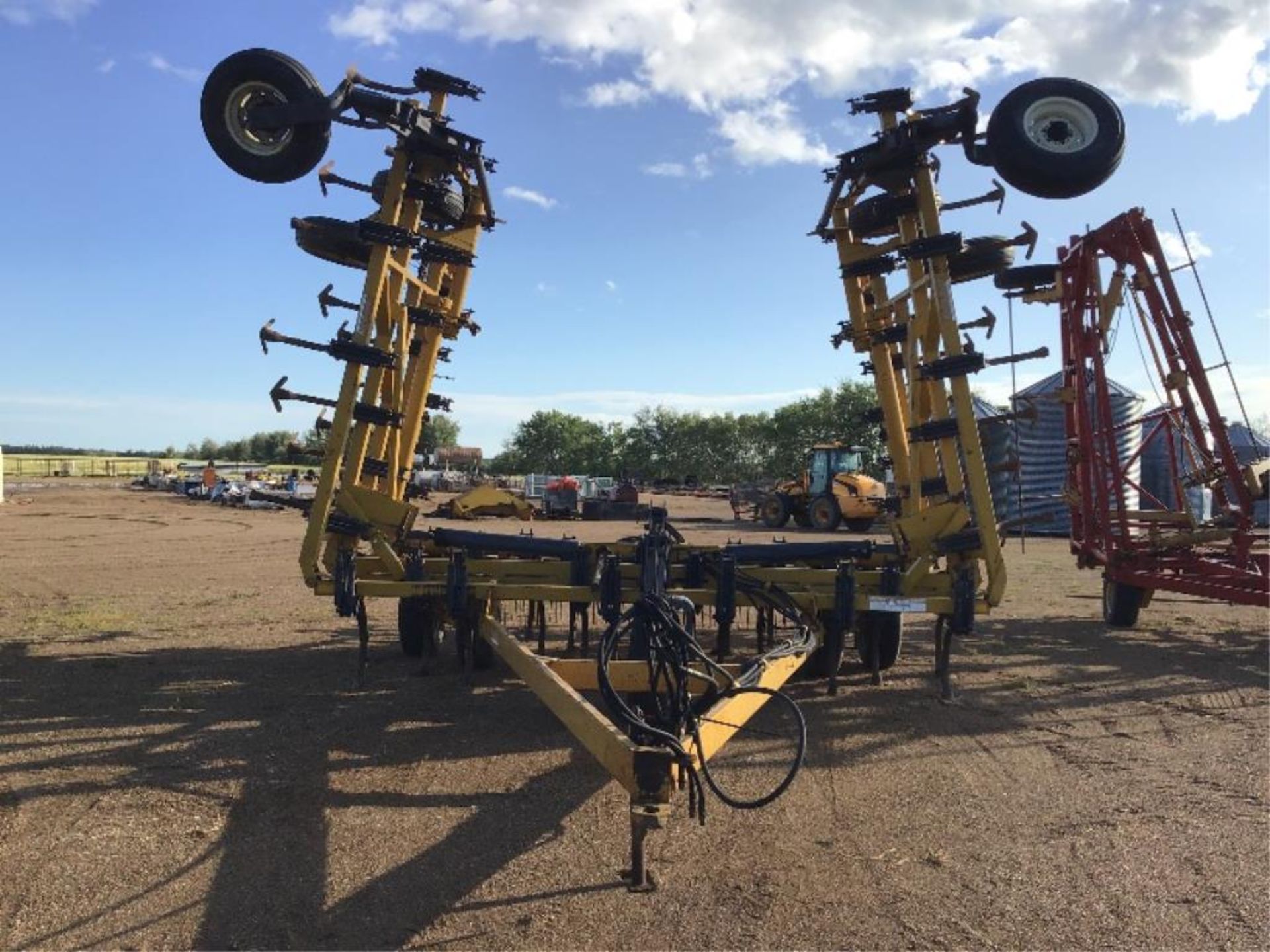 3500 Ezee-On 40ft Cultivator 8in Spacing, Floating Hitch, Mounted Tine Harrows, Hyd Lines at Rear
