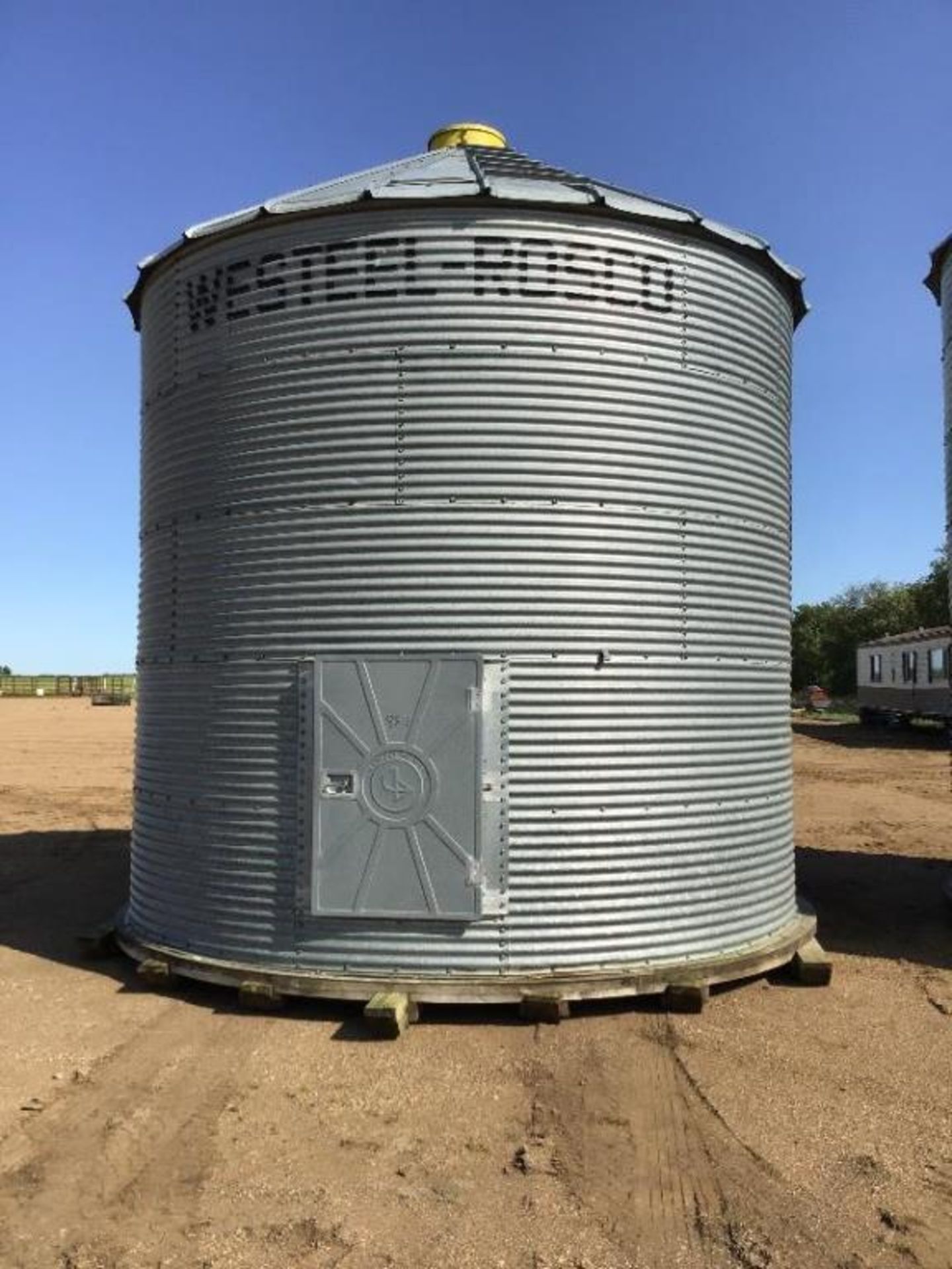 1650bu Westeel Rosco 14' x 5-Ring Grain Bin C/W Rings, Stiffeners & Bolts to make it a 2000bu.