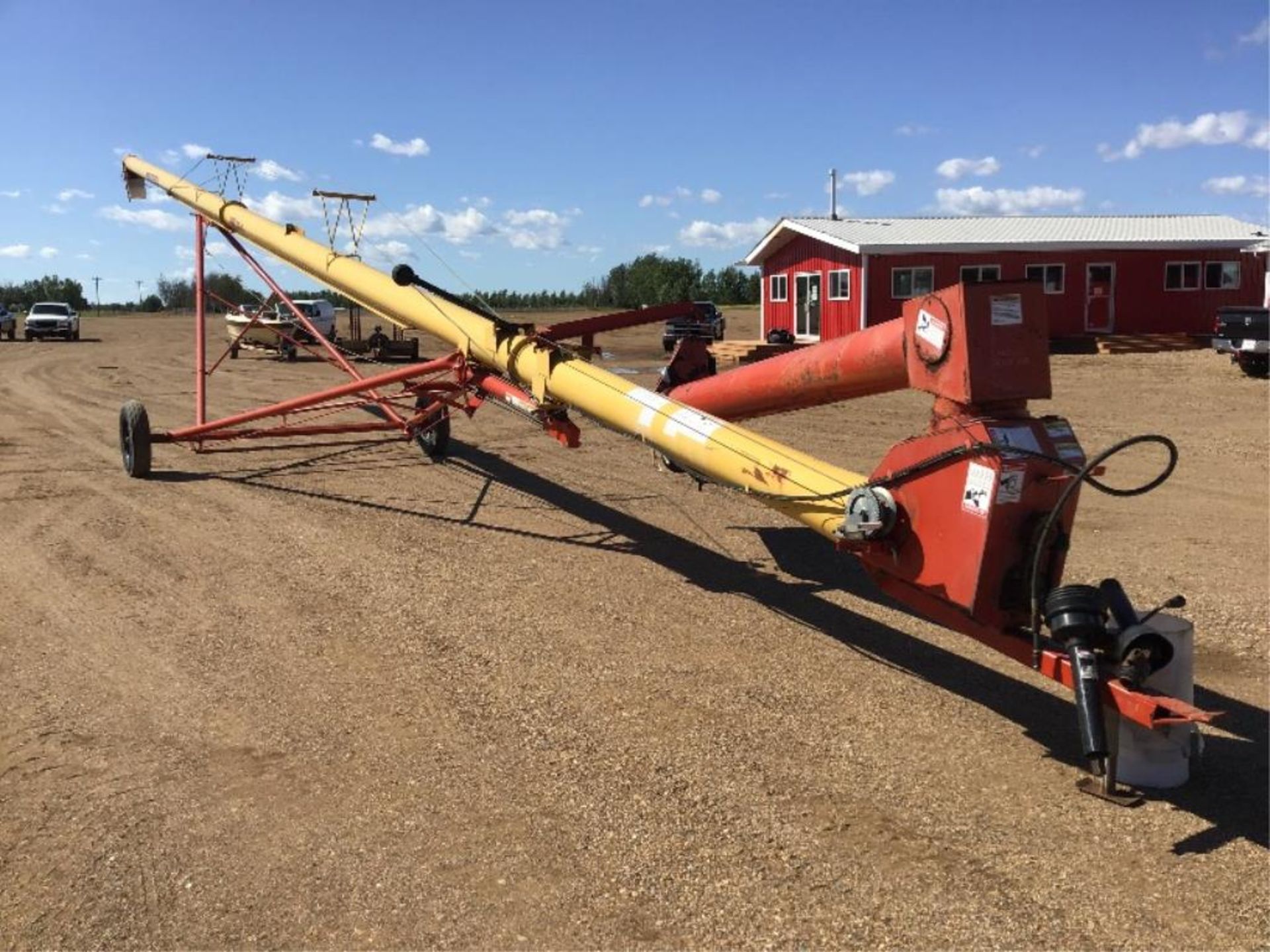 Westfield TR100-61 Mechanical Drive Swing Auger 540PTO. Lot #s' 98 & 99 Selling on Choice. - Image 2 of 7